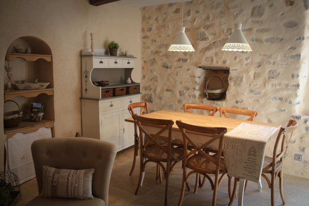 Gite Marceline Saint-Guilhem-le-Desert Szoba fotó